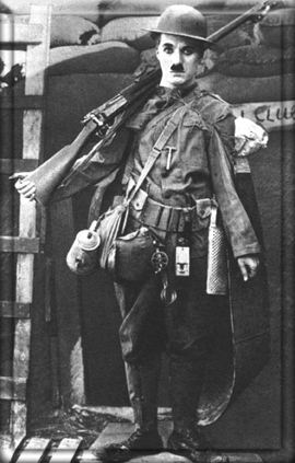 Chaplin se quita el traje de vagabundo en "Armas al hombro" para entretener a una ciudadanía que sufría las consecuencias de la Gran Guerra
